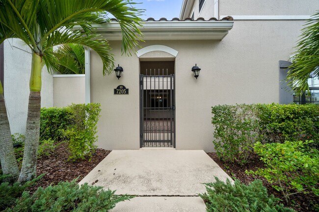 Building Photo - 3 BIG BEDROOMS, 3 FULL BATH MODERN HOME FOR RENT IN ARRIVAS VILLAGE!