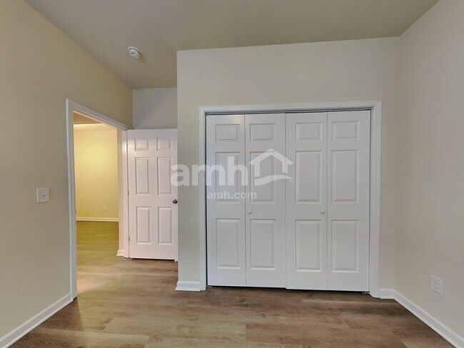 Building Photo - 118 Still Water Cir