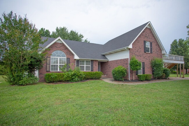Building Photo - "Charming 4-Bedroom Retreat with Guest Suite & 3 Baths in Murfreesboro!"