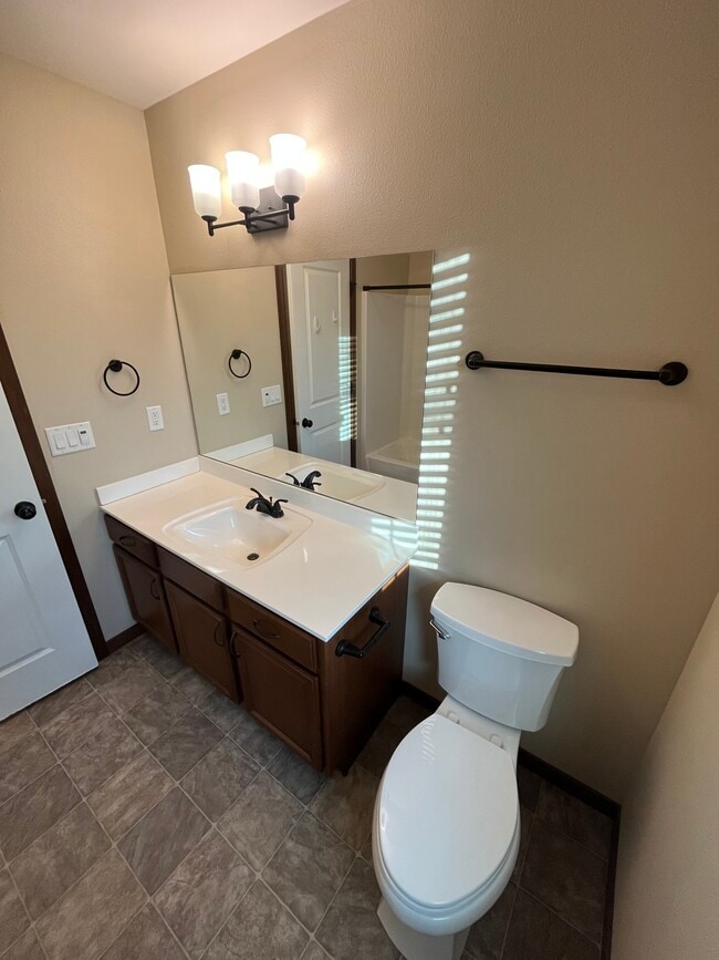 Building Photo - 55 Jaro Wy