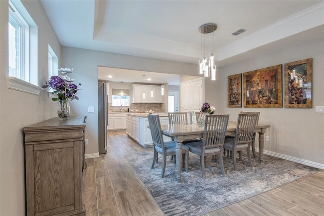 Building Photo - 7633 Rampart Dr