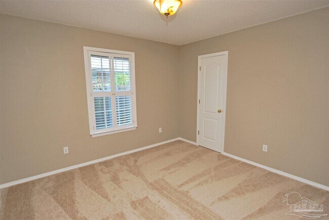 Building Photo - 1015 Glades Ln