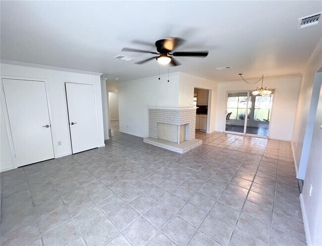 Building Photo - 6122 Brentwood Ave
