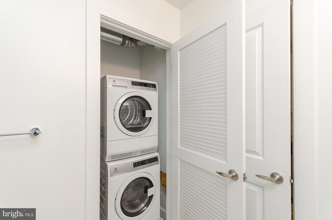 Building Photo - 224 Church St