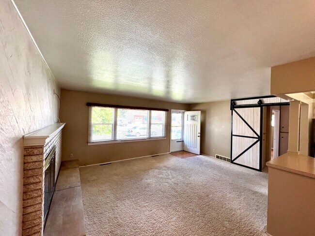 Building Photo - 4 bed 2 bath Single Family Home with Bonus Room, Fully Fenced Yard and Double Car Garage Close to...