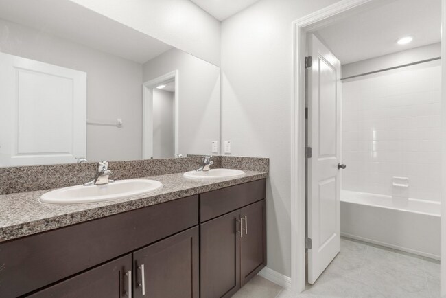 Building Photo - LIKE NEW 5 Bedroom Home for RENT in Touchstone