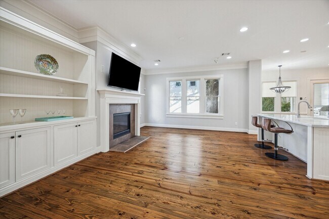 Building Photo - 1226 Heights Blvd