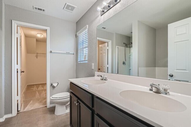 Building Photo - 13927 Laurel Br