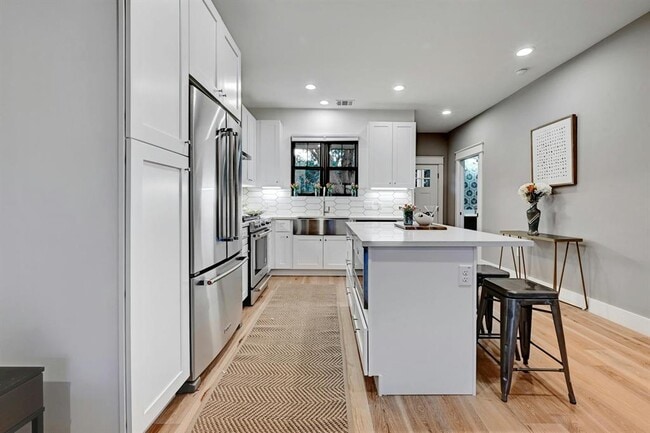 Building Photo - 4313 Maybelle Ave