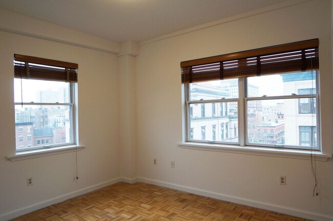 Building Photo - 84 Bloomfield St