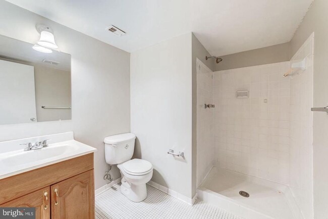 Building Photo - 7938 Bentley Village Dr