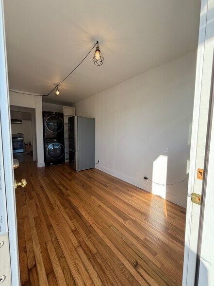Building Photo - 685 28th St