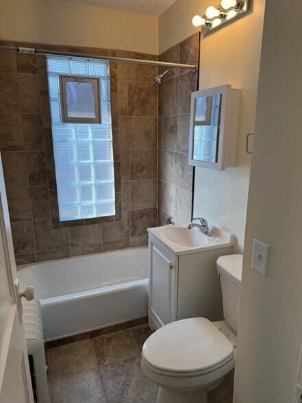 Building Photo - 1720 Ashland Ave