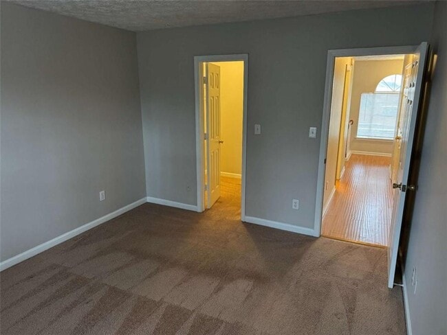 Building Photo - 3047 Regal Park Ct