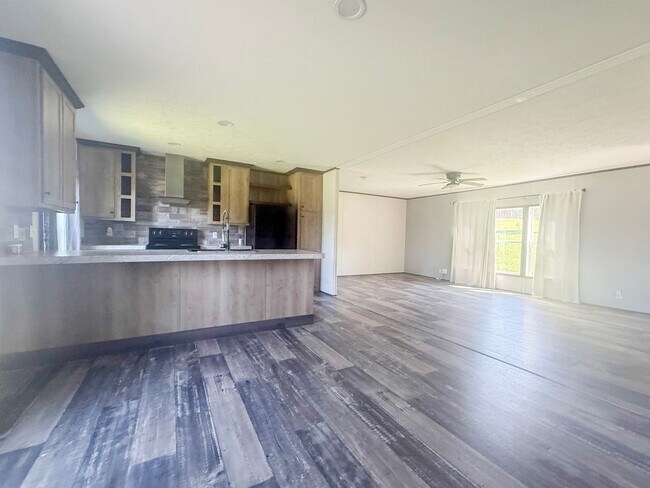 Building Photo - Spacious 4-Bedroom Home on 1 Acre in Peaceful Rickman Setting
