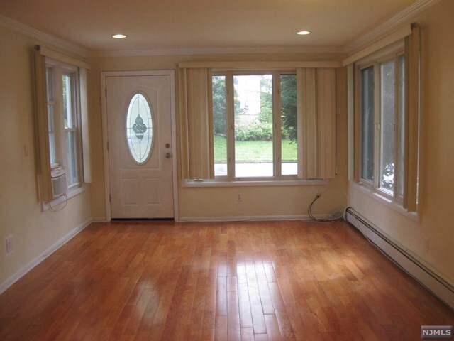 Building Photo - 184 Hillside Ave