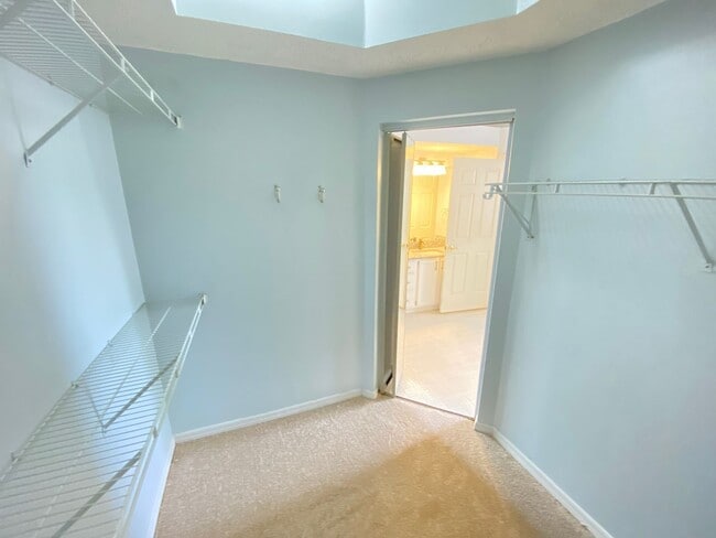 Building Photo - 3708 Molona Dr