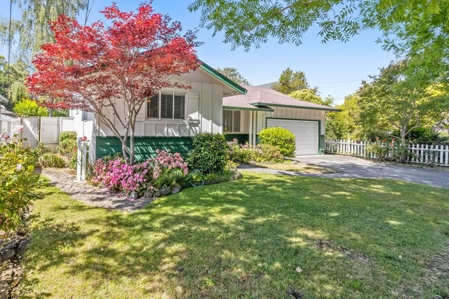 Building Photo - Charming Single-Level 3 Bedroom, 2 Bath Home
