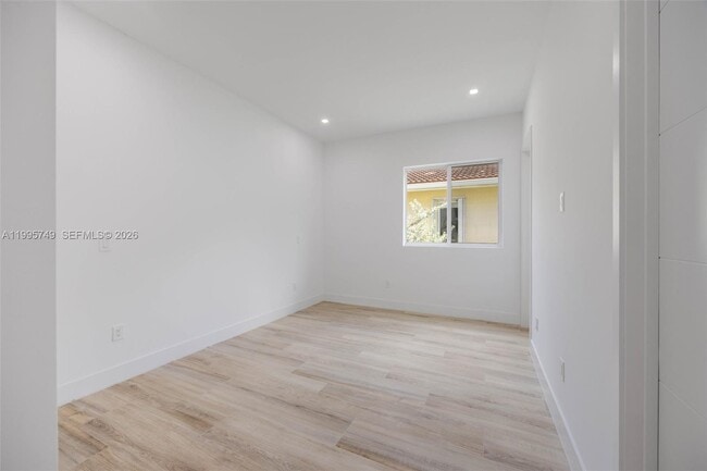 Building Photo - 3162 Plaza St