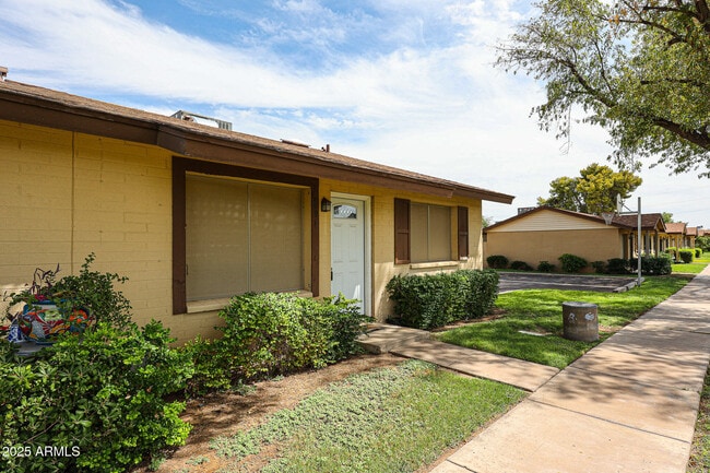 Building Photo - 2501 N 22nd Dr