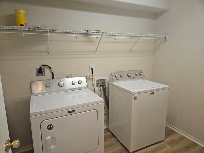 Building Photo - 3 Bedroom in Wildhorse Subdivision