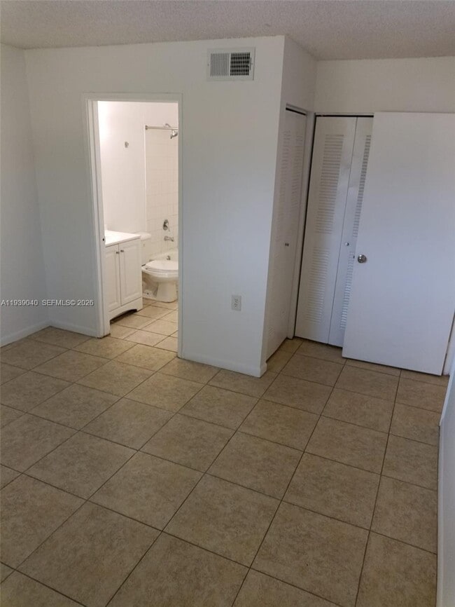 Building Photo - 947 Lake Terry Dr