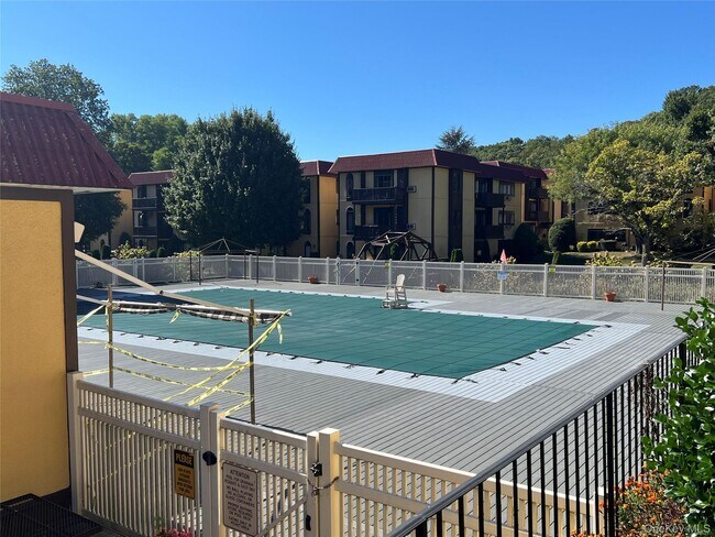 Building Photo - 2 Granada Crescent