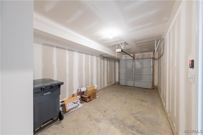 Building Photo - 633 Rivanna Hl Rd