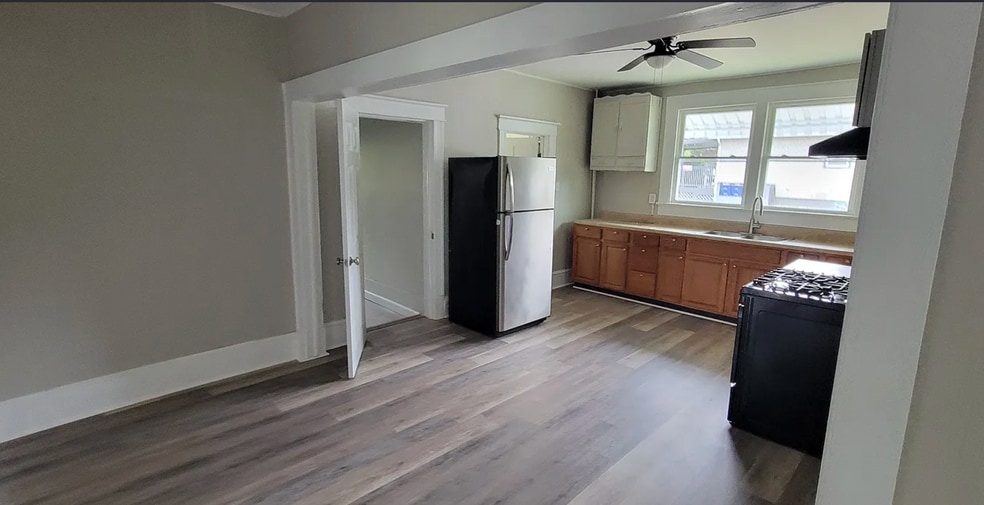 Kitchen - 212 Summit St