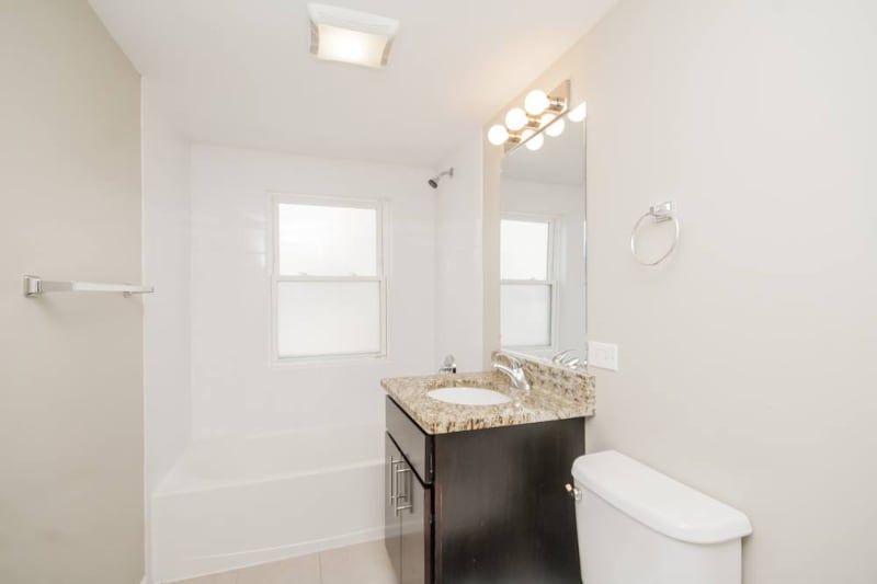 Building Photo - 5240 Lee St