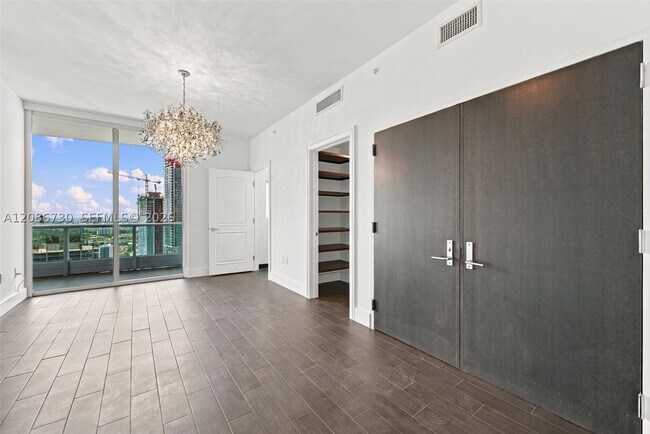 Building Photo - 900 Biscayne Blvd