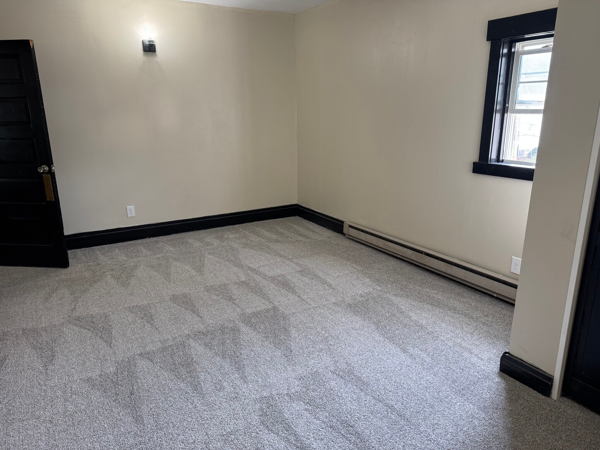 Building Photo - 313 S Penn St