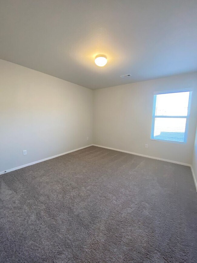 Building Photo - Now Pre-Leasing in Cedar Bluff — Stunning 4-Bed, 2-Bath Home You Don’t Want to Miss!