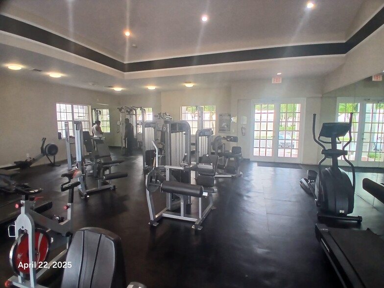 Building Photo - 2850 N Oakland Forest Dr