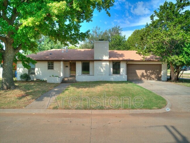 Building Photo - 9631 Stratford Dr