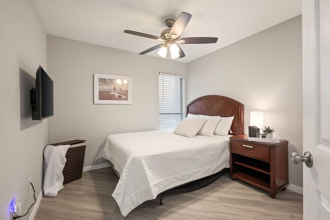 Building Photo - Furnished Condo with Modern Finishes in Ar...