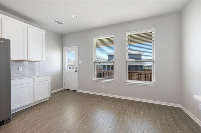 Building Photo - 100 Drifter Ln