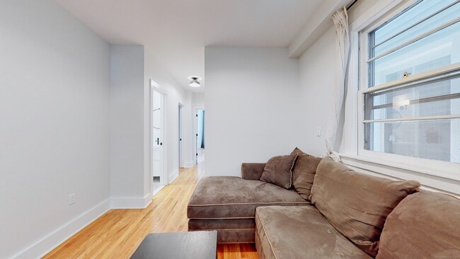 Building Photo - 86 Edwards St