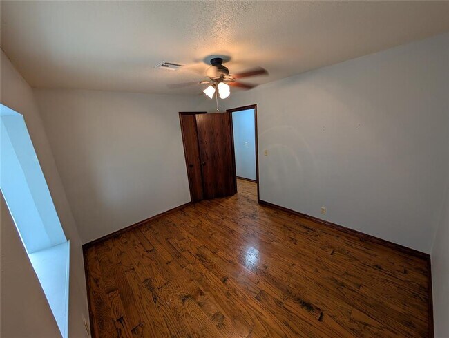 Building Photo - 409 SW 27th Pl