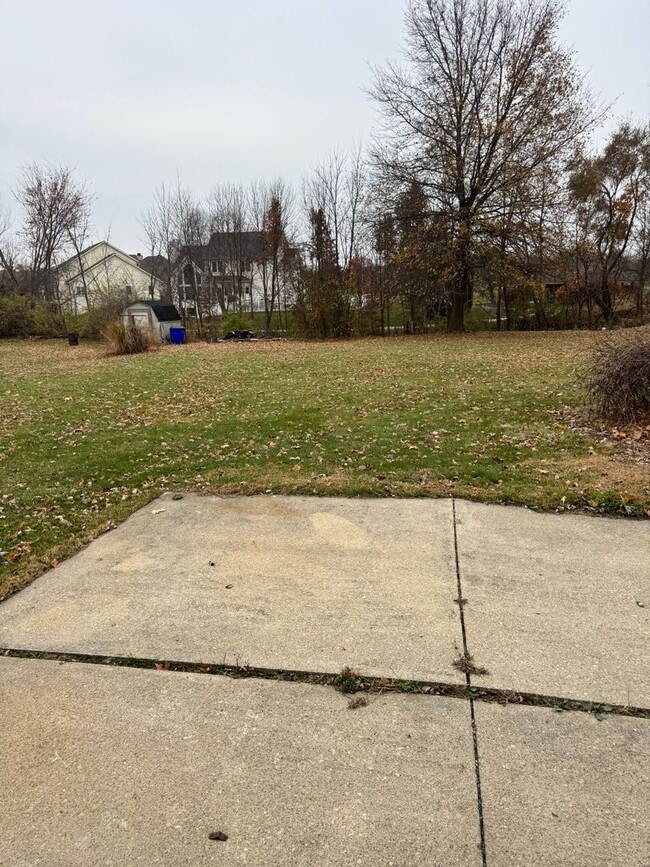 Building Photo - 3 bedroom available for immediate move in!