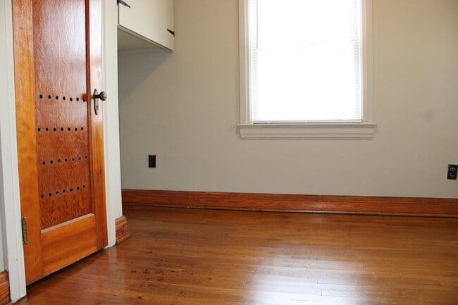Building Photo - Fenced yard in heart of Decatur!