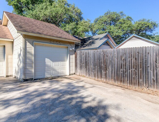 Building Photo - 2900 Jadewood Ct