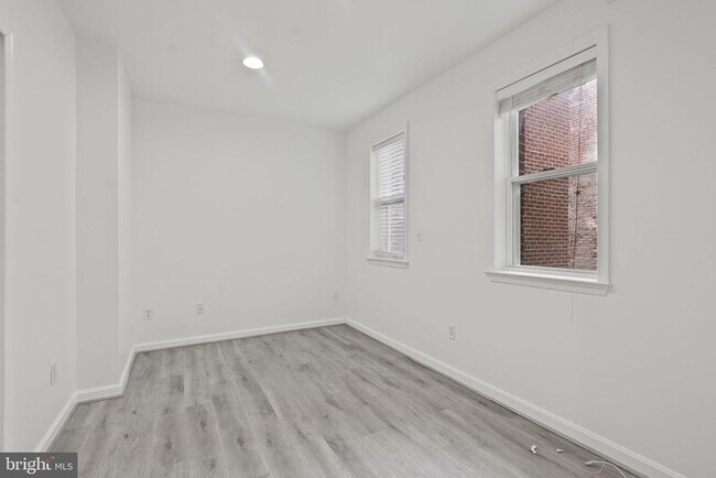 Building Photo - 610 Irving St NW