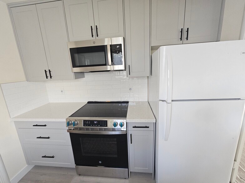 Building Photo - 819 Linden Ln