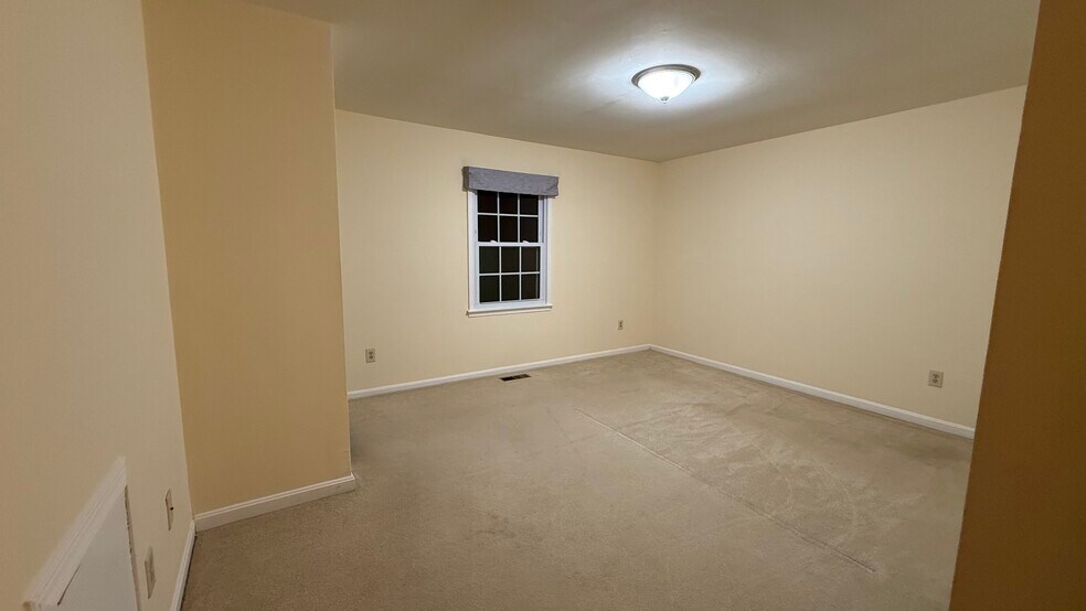 Building Photo - 7415 Fountain Head Dr