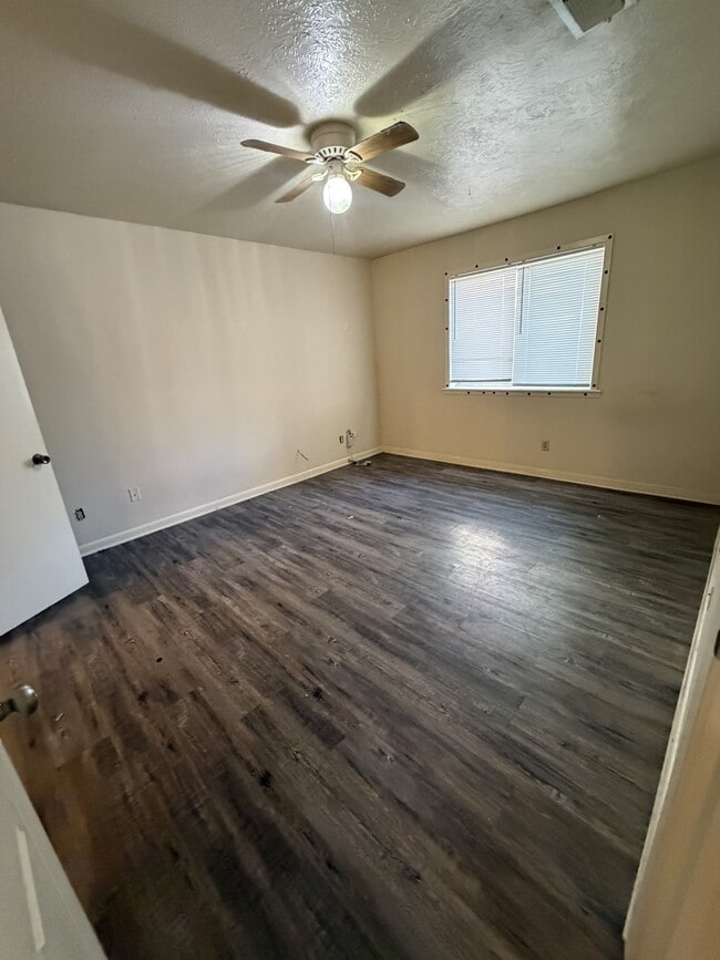 Building Photo - 1824 San Antonio St