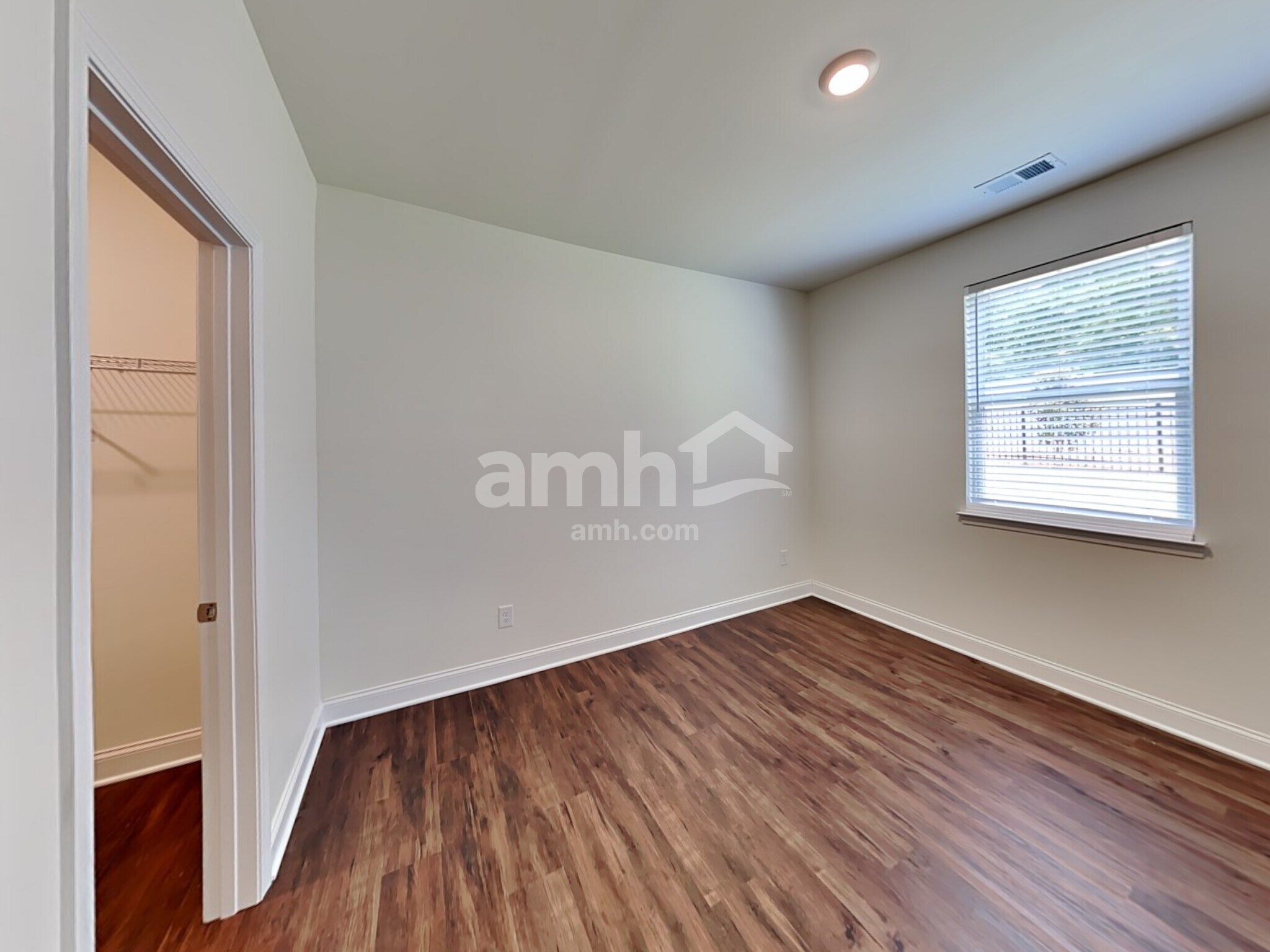 Building Photo - 889 Carnaby Ln