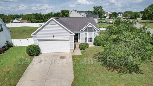 Building Photo - 120 Lantana Dr