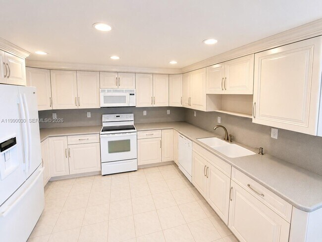 Building Photo - 1600 S Ocean Dr