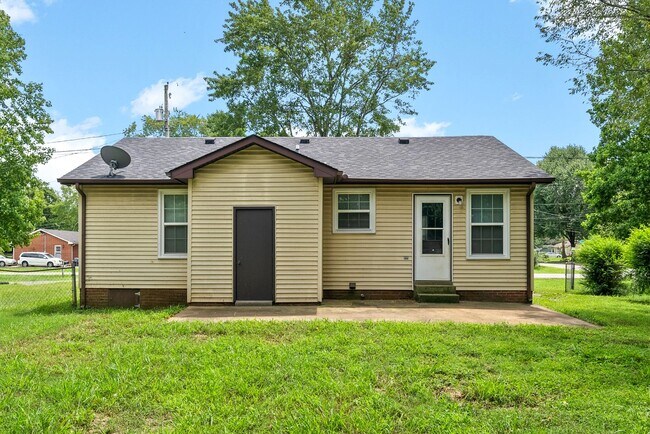 Building Photo - 3 Bedroom Pet Friendly Home For Rent!